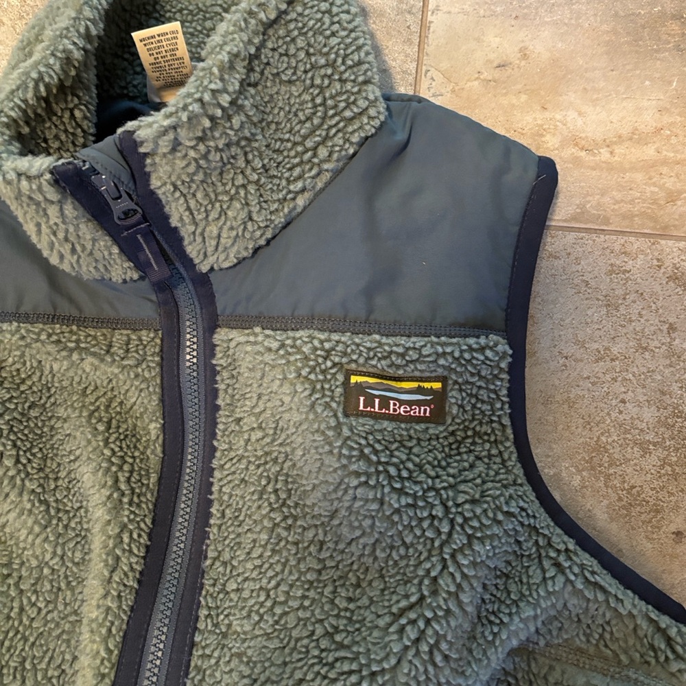 LLBean fleece vest , L - Picture 2 of 5